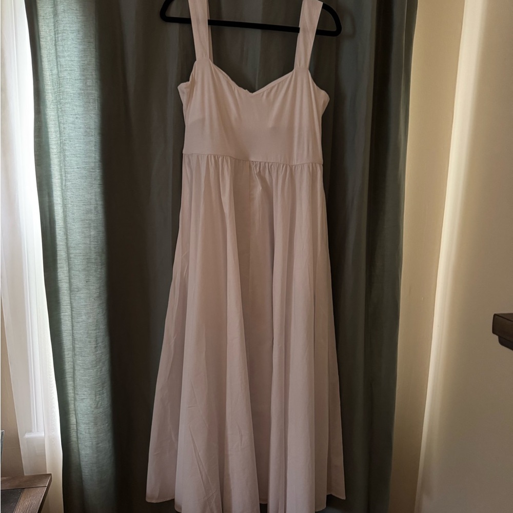 Elegant White Sleeveless Dress